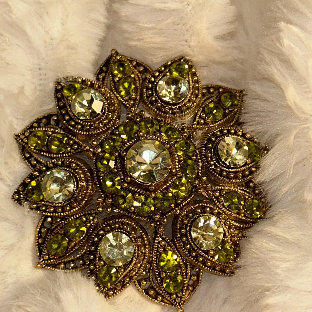 Vintage Style Green and Gold Brooch